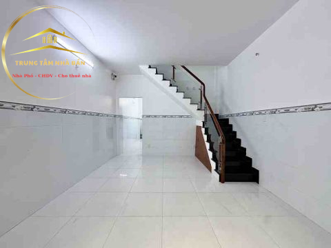Bán nhà ở ngay 687/ Lạc Long Quân. P10. Tân Bình