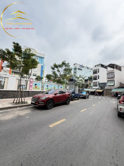Nhà ngon, giá rẻ CMT8 - Hưng Hóa Giáp Quận 10 Ngay Công viên Lê Thị Riêng, 4 Tầng, 3PN, Nở Hậu Tài Lộc chỉ nhỉnh 5 tỷ