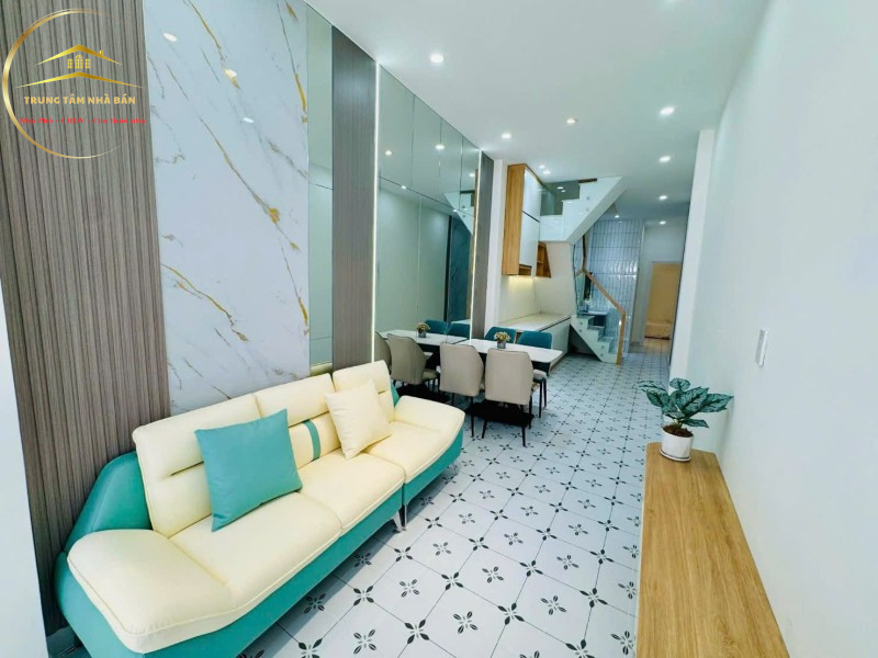 laclongquan (2)